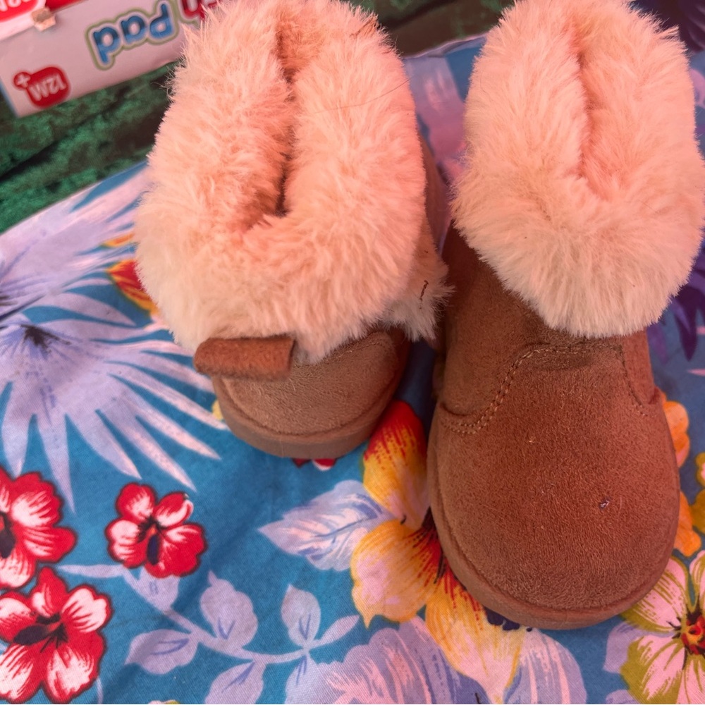 Cat & Jack Brown and Cream Boots with Cozy Design